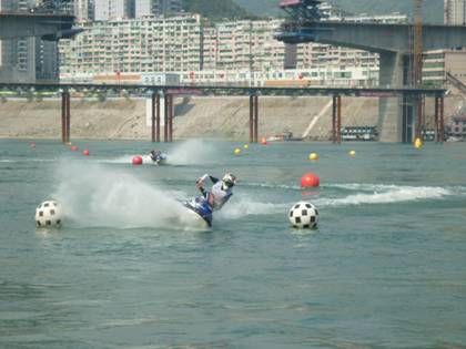 賽事捷報頻傳 中國摩托艇聯(lián)賽彭水大獎賽精彩不斷