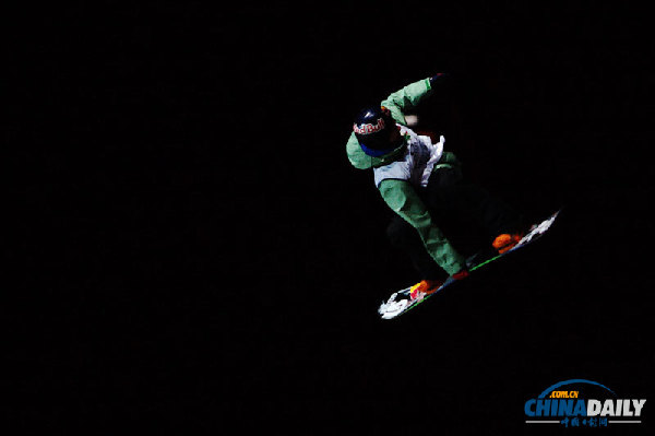 沸雪北京世界單板滑雪賽在國(guó)家體育場(chǎng)開(kāi)戰(zhàn)