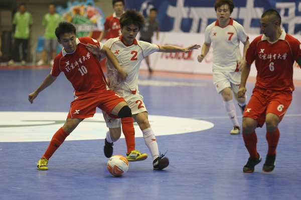 特步大五總決賽冠軍爭霸 足球啦啦隊(duì)創(chuàng)舞精彩