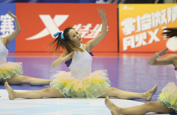 特步大五總決賽冠軍爭霸 足球啦啦隊(duì)創(chuàng)舞精彩