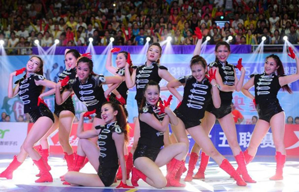 玩轉(zhuǎn)賽場(chǎng) 天天向上：特步足球啦啦隊(duì)開(kāi)創(chuàng)中國(guó)校園五人制足球賽事新模式