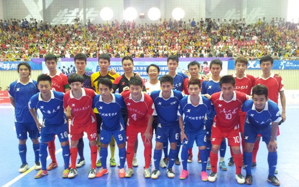 特步大五聯賽之明星賽現場 女球迷千里追“星”