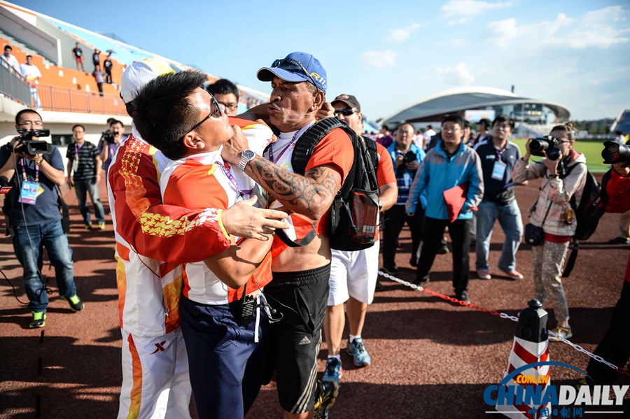 2013全運(yùn)會(huì)女子橄欖球決賽：江蘇外籍教練場(chǎng)邊大打出手