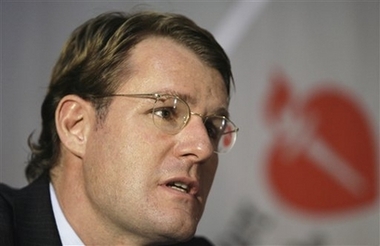Dr. Simon Hoerstrup, a University of Zurich scientist, speaks at an American Heart Association conference Tuesday, Nov. 14, 2006, in Chicago. Scientists for the first time have grown human heart valves using stem cells from the fluid that cushions babies in the womb _ offering a revolutionary approach that may be used to repair defective hearts in the future. (AP