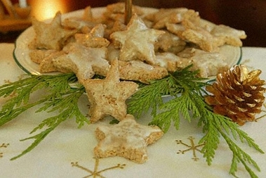 Freshly baked zimtsterne, the cinnamon star cookies that are a German tradition for Christmas, are piled on a plate in Bedford Hills, N.Y., Dec. 1, 2003. (AP