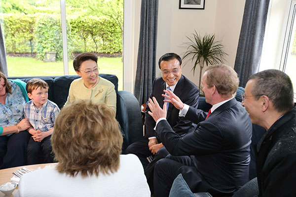 Premier, Irish PM tour dairy farm