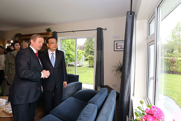 Premier, Irish PM tour dairy farm