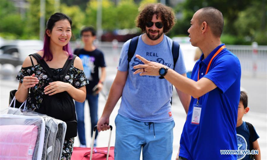 Xiamen opens volunteer service stations to greet upcoming BRICS Summit