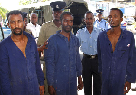 FBI called in for hostage standoff with pirates