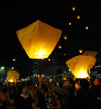 S.Koreans bid farewell to ex-president Roh