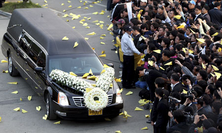 S.Koreans bid farewell to ex-president Roh