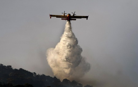 Wildfire rages near Athens