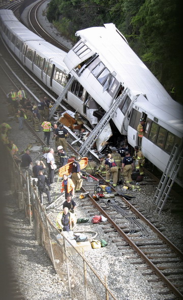 DC metro trains collide, killing 9