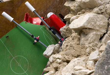 Quake shakes G8 summit venue in Italy