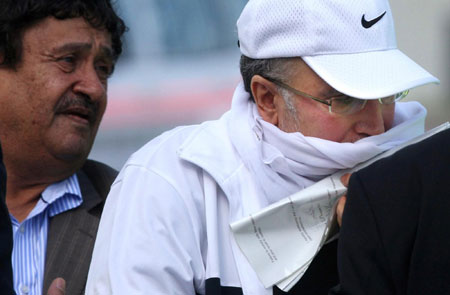 Lockerbie bomber freed, returns to cheers in Libya