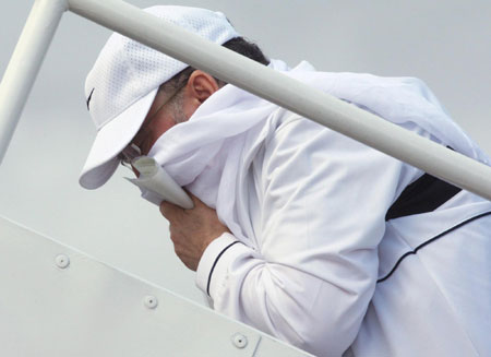 Lockerbie bomber freed, returns to cheers in Libya