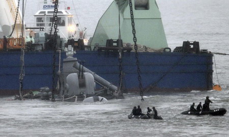 ROK begins to salvage sunken warship