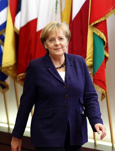 Europe tries to calm fears over Greek debt crisis