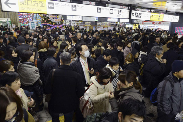 Strong quake hits Japan