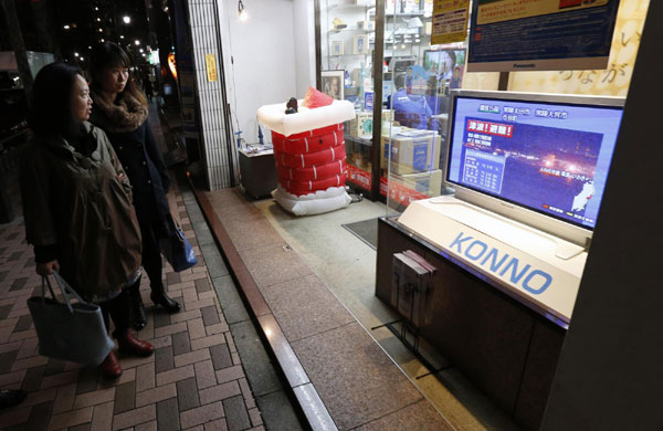 Strong quake hits Japan