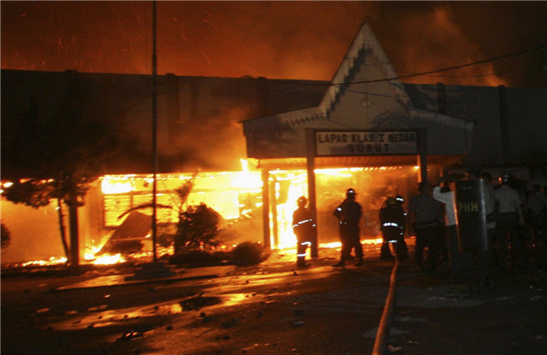 5 dead in jailbreak riots