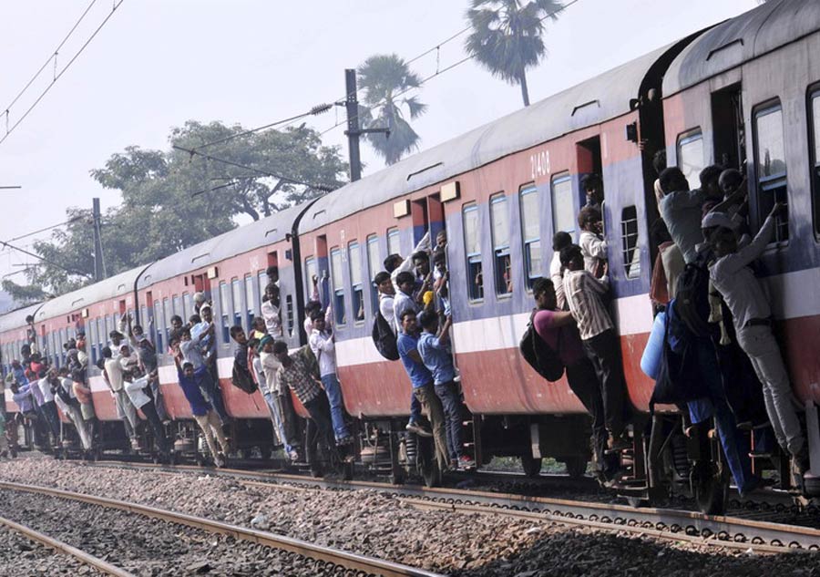 Travel rushes around the world