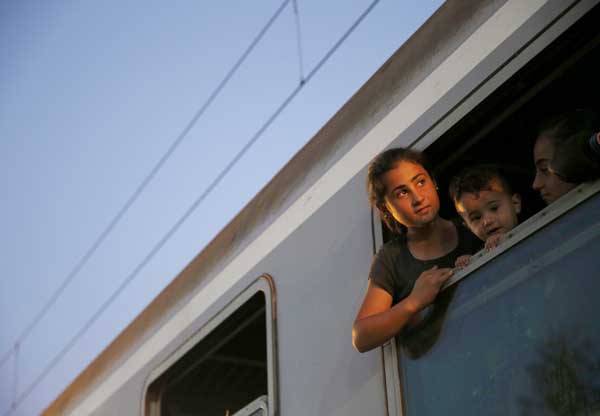 EU pushes through plan to relocate 120,000 refugees amid oppositions