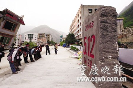 五一游客蜂擁至四川地震災區 災區設勸返點