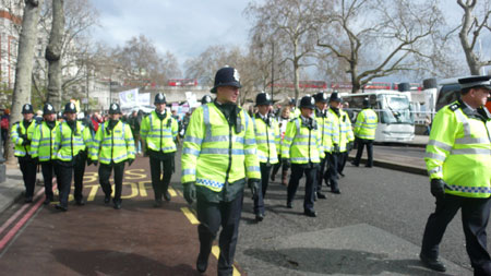 G20臨近，倫敦迎來(lái)示威潮