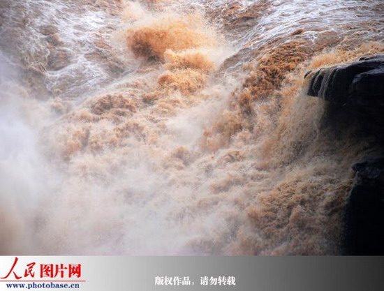 黃河壺口波濤洶涌 呈現(xiàn)夏季獨(dú)有奇觀