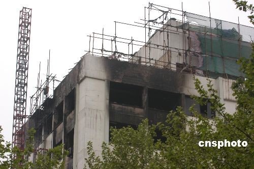 武漢市政府大樓今日上午著火 大火現(xiàn)已被撲滅