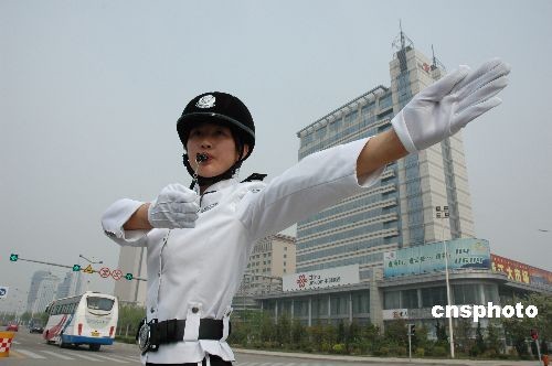 山東首支女子騎警隊成立[組圖]