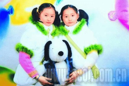 地震中罹難雙胞胎骨灰塑成“生命之花”