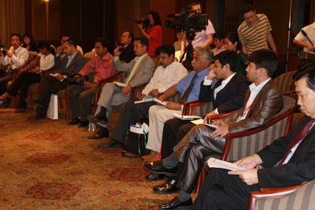 云南省省長秦光榮接受南盟國家聯合新聞團專訪談構筑新的“絲綢之路”