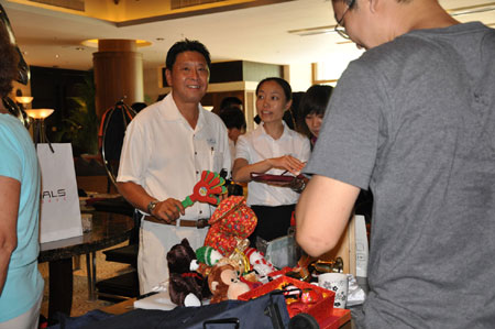 石梅灣艾美度假酒店總經(jīng)理高焰“剃發(fā)”籌善款近6 萬元