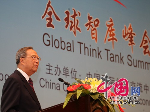 曾培炎:經(jīng)濟(jì)危機(jī)暴露深層矛盾 四問(wèn)題值得智庫(kù)研究