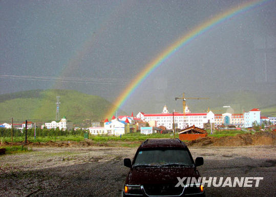 內蒙古阿爾山市突降冰雹[組圖]