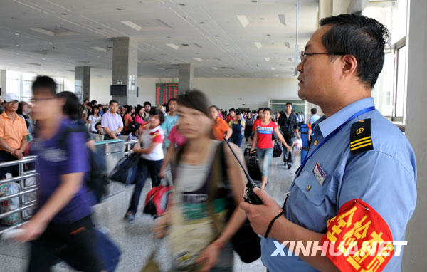 烏魯木齊努力恢復城市正常生產生活[組圖]