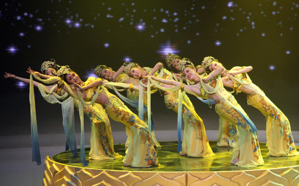 吳伯雄出席第五屆兩岸經貿文化論壇文藝晚會[圖]