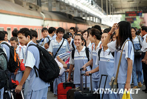 流動大家庭 歡樂返疆路[組圖]