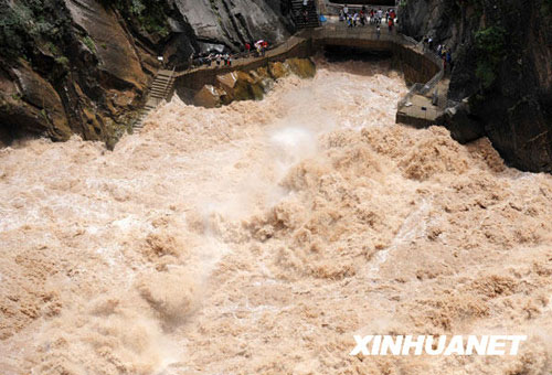 雄奇壯美虎跳峽[組圖]