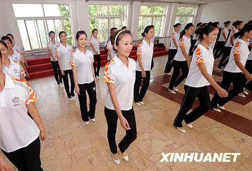 “全運(yùn)小姐”培訓(xùn)看齊奧運(yùn)標(biāo)準(zhǔn)[組圖]