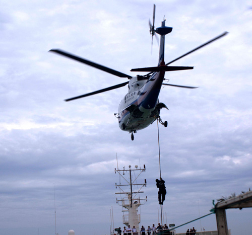 我國首次鐵路輪渡海上搜救演練在渤海灣舉行[圖]