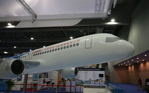 國產(chǎn)大客機(jī)外形樣機(jī)亮相 2016年交付使用(圖)