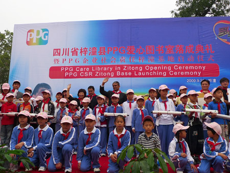 多彩圖書室點亮地震災(zāi)區(qū)孩童人生(組圖)