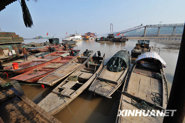 洞庭湖出現(xiàn)歷史罕見(jiàn)低水位