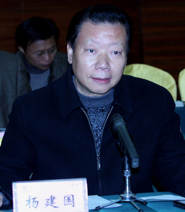 莫以宜春遠，江山多勝游